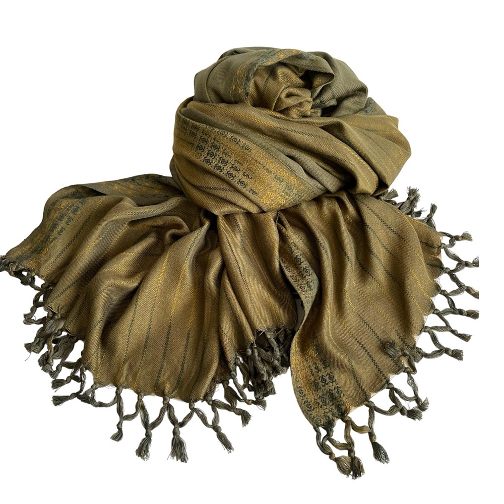 Aarong handmade shawl scarf made in Bangladesh New